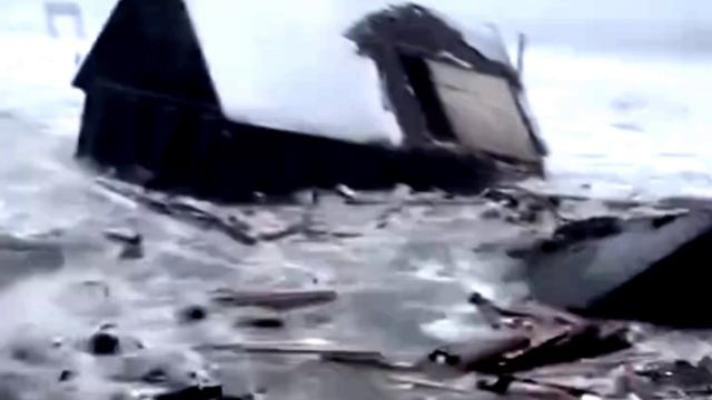 Сильным штормом на море снесло постройки смотреть онлайн