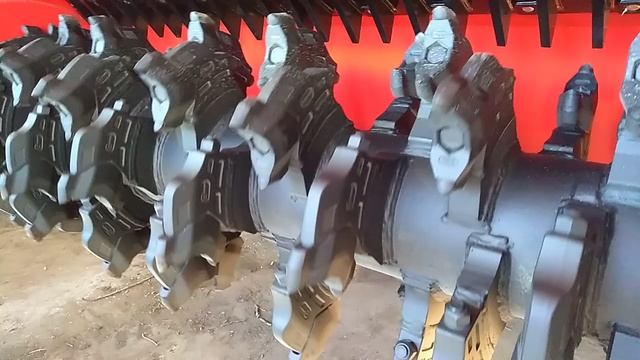 Конструктивно,ротоватор AHWI RF 800 погружается на 26 см.Ни больше,ни меньше.