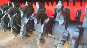 Конструктивно,ротоватор AHWI RF 800 погружается на 26 см.Ни больше,ни меньше.