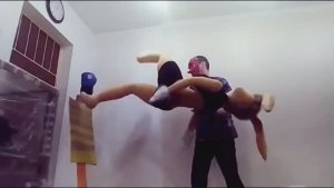 Боняша делает «супер удар» (подражание файтингам)