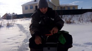 Сегодня порыбачил на мормышку с пучком мотыля🎣 Пробурил серию лунок.