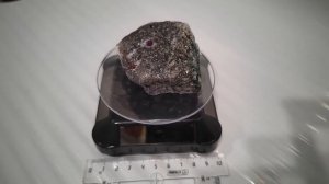 Корунд красный (Рубин) в породе