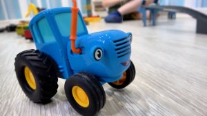 Синий трактор и похищение рельс  у паровозика Томас и его друзья.