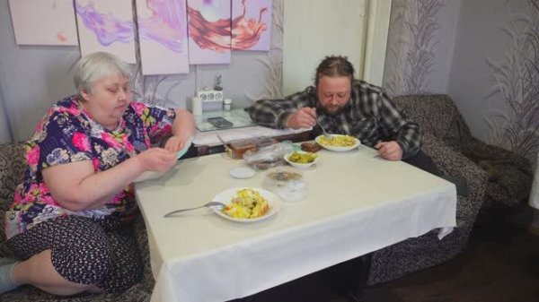 У этой хозяйки золотые руки Она вкусно готовит Кушаем картофельную запеканку с мясом ПОДВАЛ ИЛЬИЧА