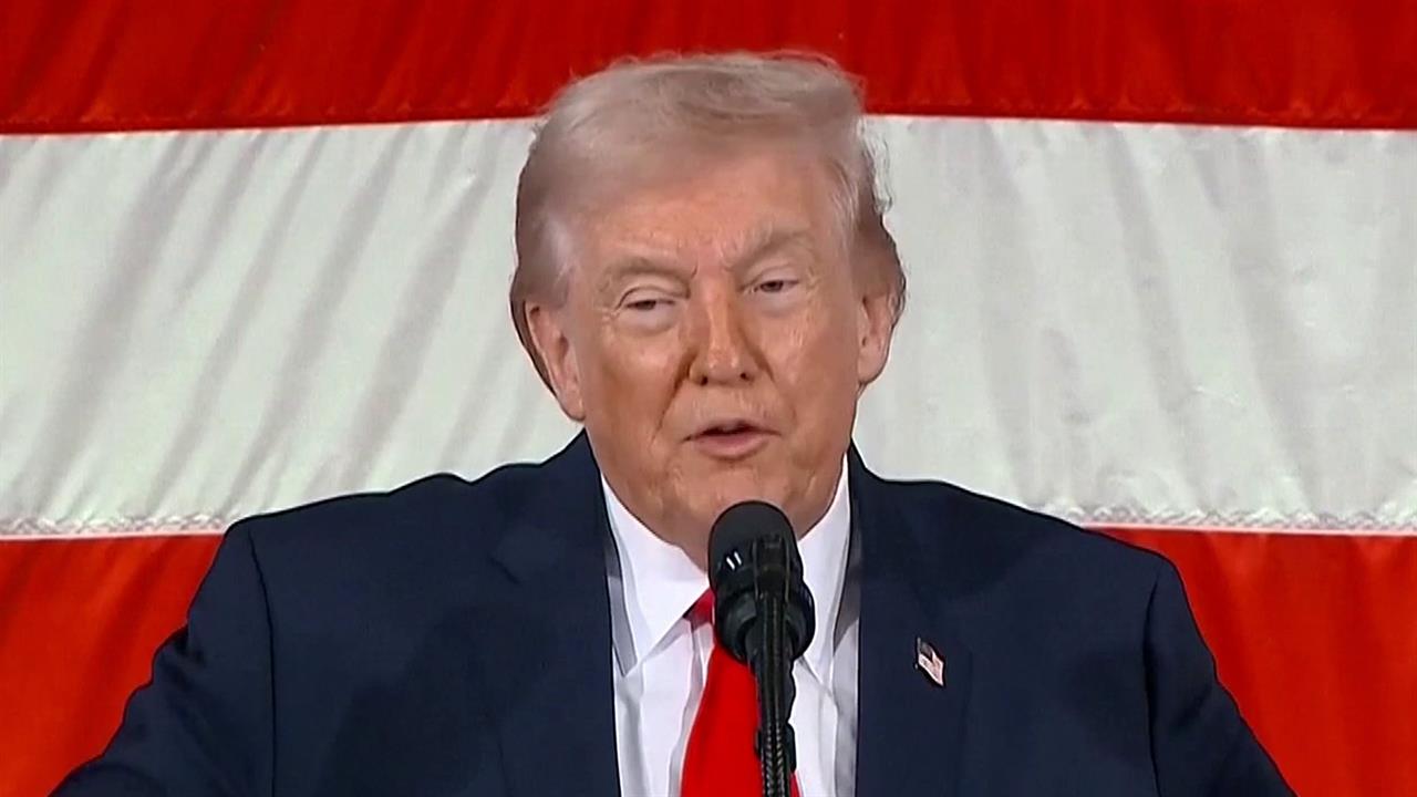 Уверенность в урегулировании конфликта на Украине выразил президент США Дональд Трамп смотреть онлайн