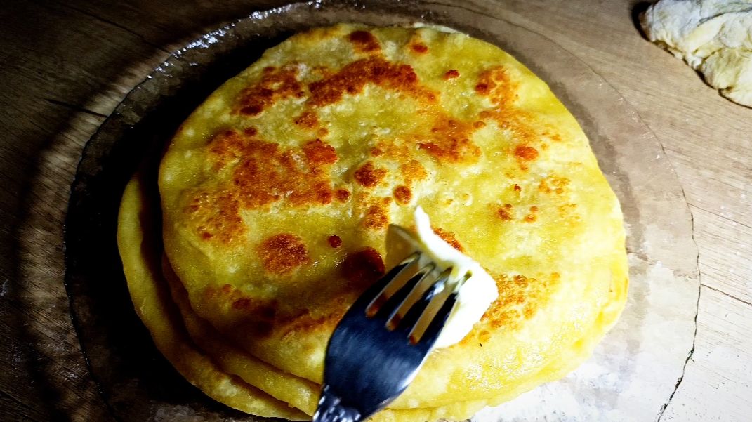 Ну очень вкусные лепёшки с сыром на сковороде смотреть онлайн