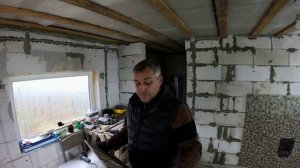 Клею плитку на ПОЛ в бане! Начало.