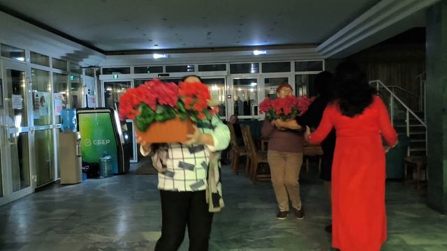 Дарите женщинам цветы...... 13.02.26. смотреть онлайн