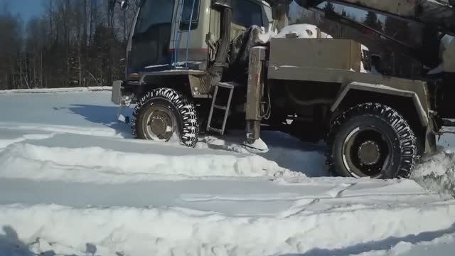 ИСУДЗУ ФОРВАРД 4х4, вездеход, ямобур, автобуровая. Преодолевает снежные преграды. смотреть онлайн