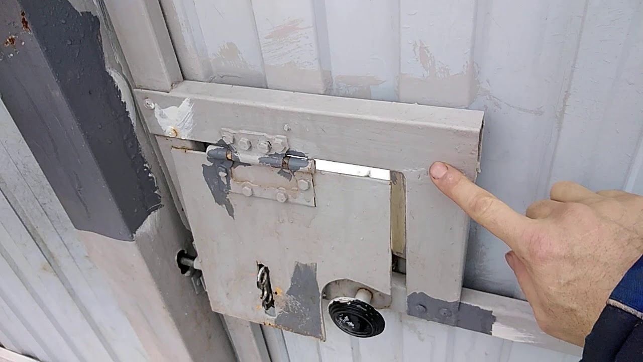 Двухсторонний запор калитки