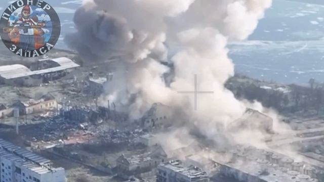 Два ФАБ-500 стёрли с лица земли бывшее здание винзавода в н.п. Весёлое на Херсонском направлении !!! смотреть онлайн