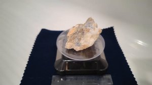 Вишневит с нефелином