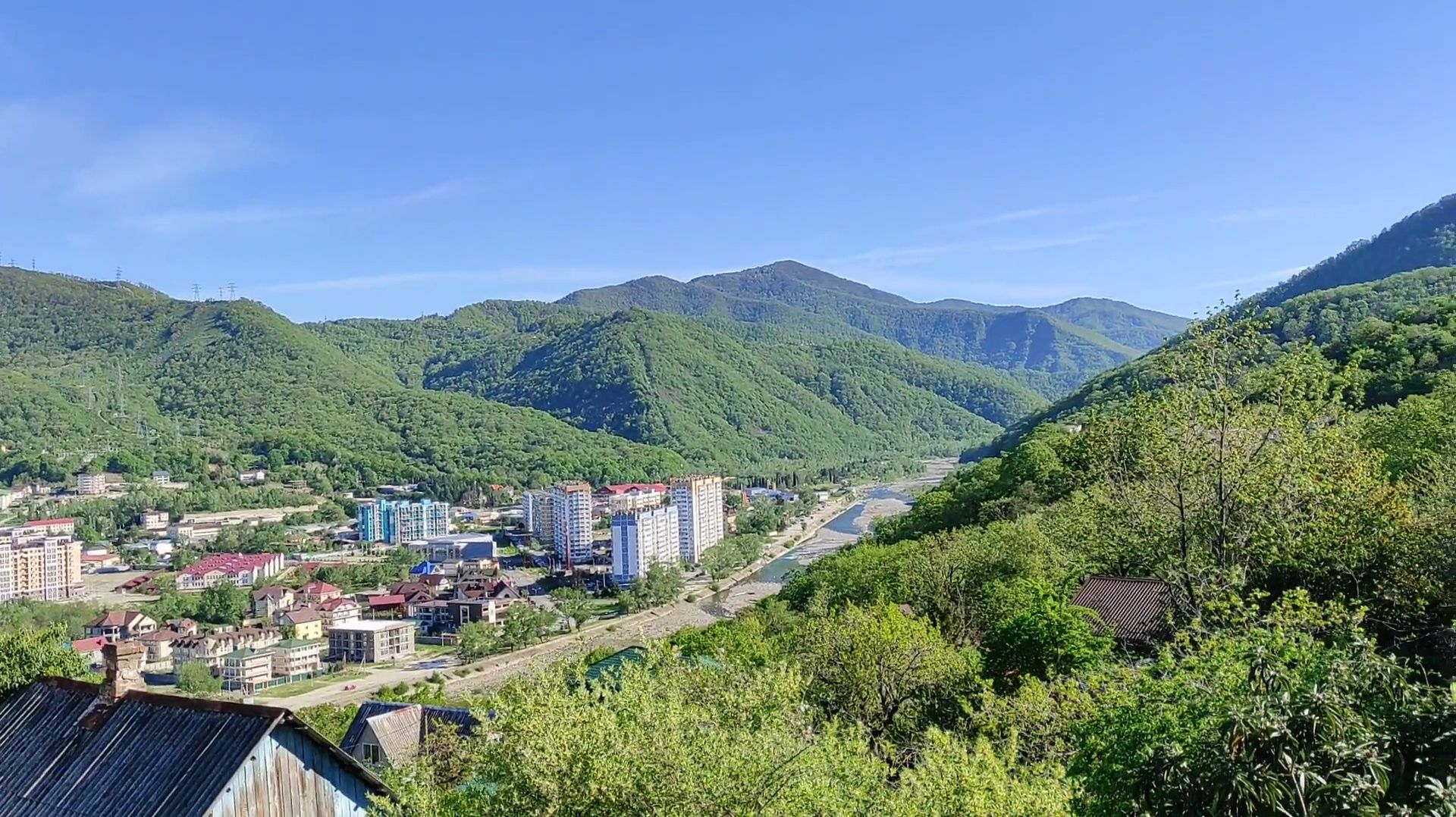 Пошли в горы Красивые виды на город Лазаревское - Поехали на юг Серия 6 смотреть онлайн