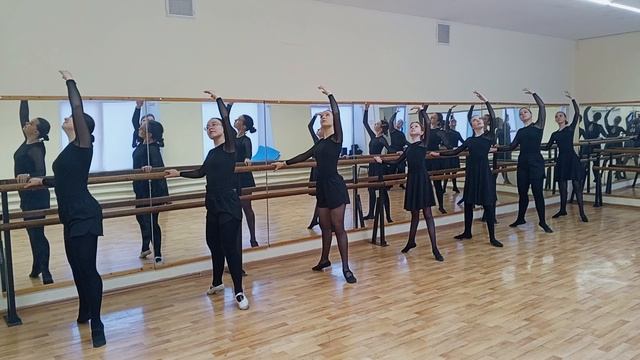 Фрагмент плие старшие классика.mp4