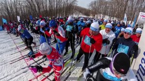 Стартовала гонка "Лыжня России", которая уже несколько десятилетий объединяет страну.