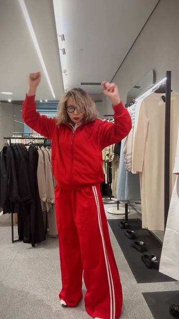 Когда одеваю красный сразу хочу танцевать