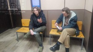 Суд в Москве арестовал на 15 суток заблокировавших вход в офис РКН мужчин