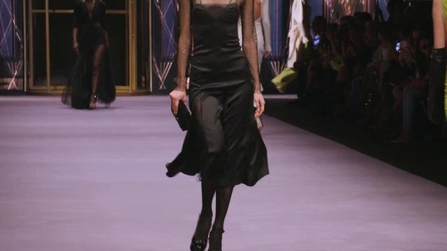 Показ женской коллекции Elisabetta Franchi осень-зима 2023-2024