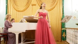 Екатерина Бабич исполняет «Над полями, да над чистыми». Фортепиано — Ирина Коробова