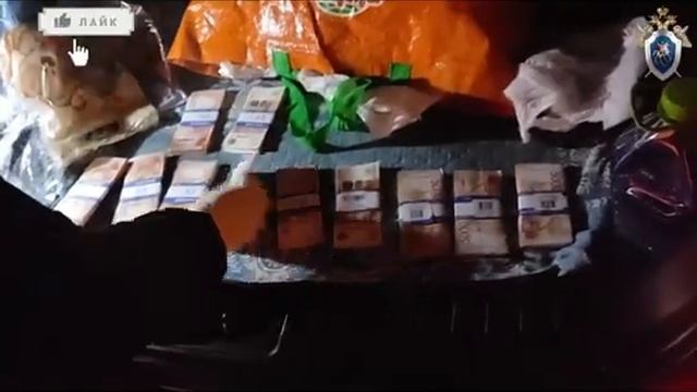 ЧИНУША ПОГОРЕЛ НА ВЗЯТКЕ! 5,5 млн рублей украли на ремонте дорог — АРЕСТ, ОБЫСКИ, НАЛИЧКА.mp4 смотреть онлайн