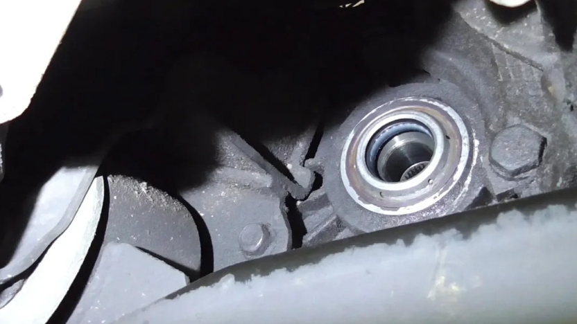 Замена правого сальника привода Chevrolet Epica