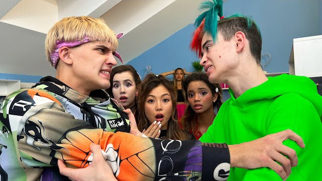 БАСКЕТБОЛИСТ ХОЧЕТ ОТНОШЕНИЙ! ДЕВЧОНКИ ЛЮБЯТ БОГАТЫХ ПАРНЕЙ! МАЛЬЧИКИ ОБИЖАЮТСЯ смотреть онлайн