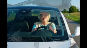 Бабушка на машине Тесла