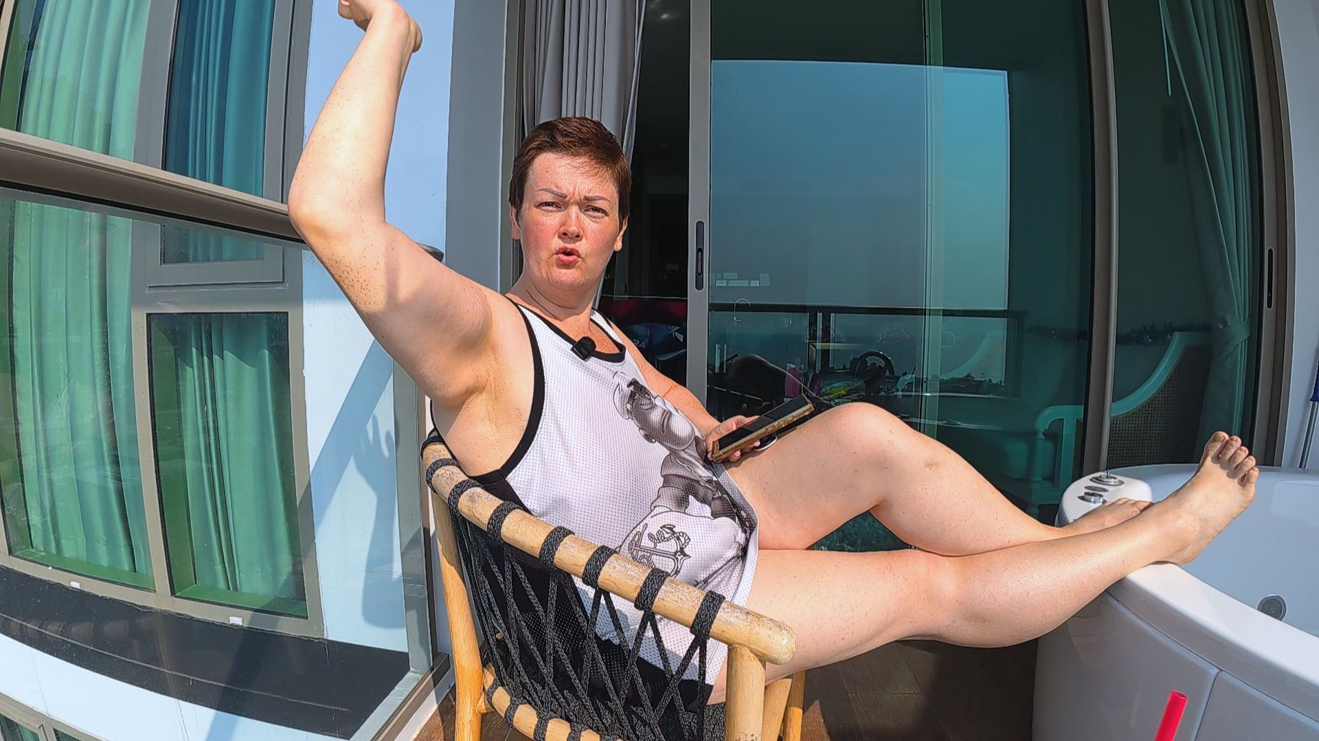 ВОПРОС/ОТВЕТ: Загораю на балконе в Паттайе и отвечаю на ЕДКИЕ комментарии ЗАВИСТЛИВЫХ редисок!) Влог смотреть онлайн