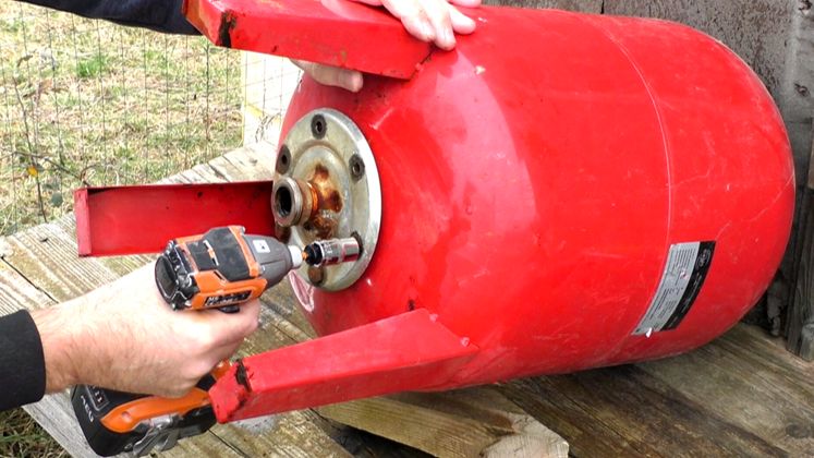 🛠️РЕМОНТ ГИДРОБАКА! Менять целиком или заменить фланец? смотреть онлайн