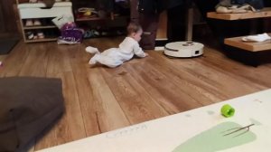 моя сестра  и робот пылесос