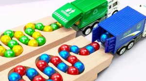 Видео для детей.Скатываем шарики со скоростью, какая машинка будет быстрее ?.#дети#видеодлядетей