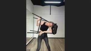 Как позировать с платком, двигаться на подиуме, геометрическое позирование