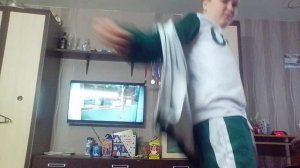 повторяйте за Таносом Танос танцует Мистер пончик 2026