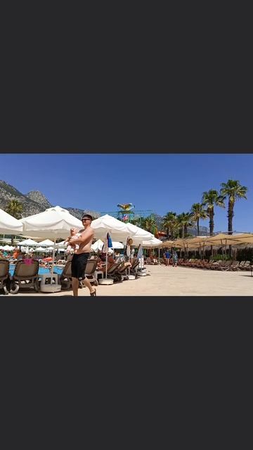 Красивые горы, вид у бассейна