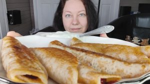Мукбанг Блинчики с вишней со сметаной, бутерброды с домашней пастромой.