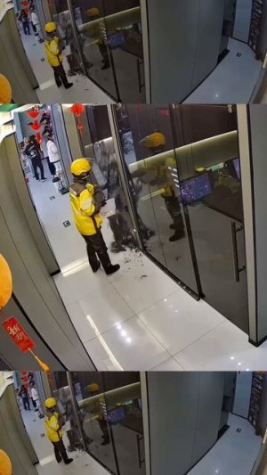 Эта дверь была сдвижная?