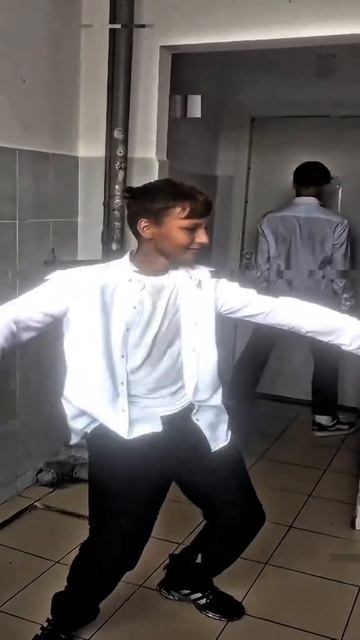 Мачо Школьник