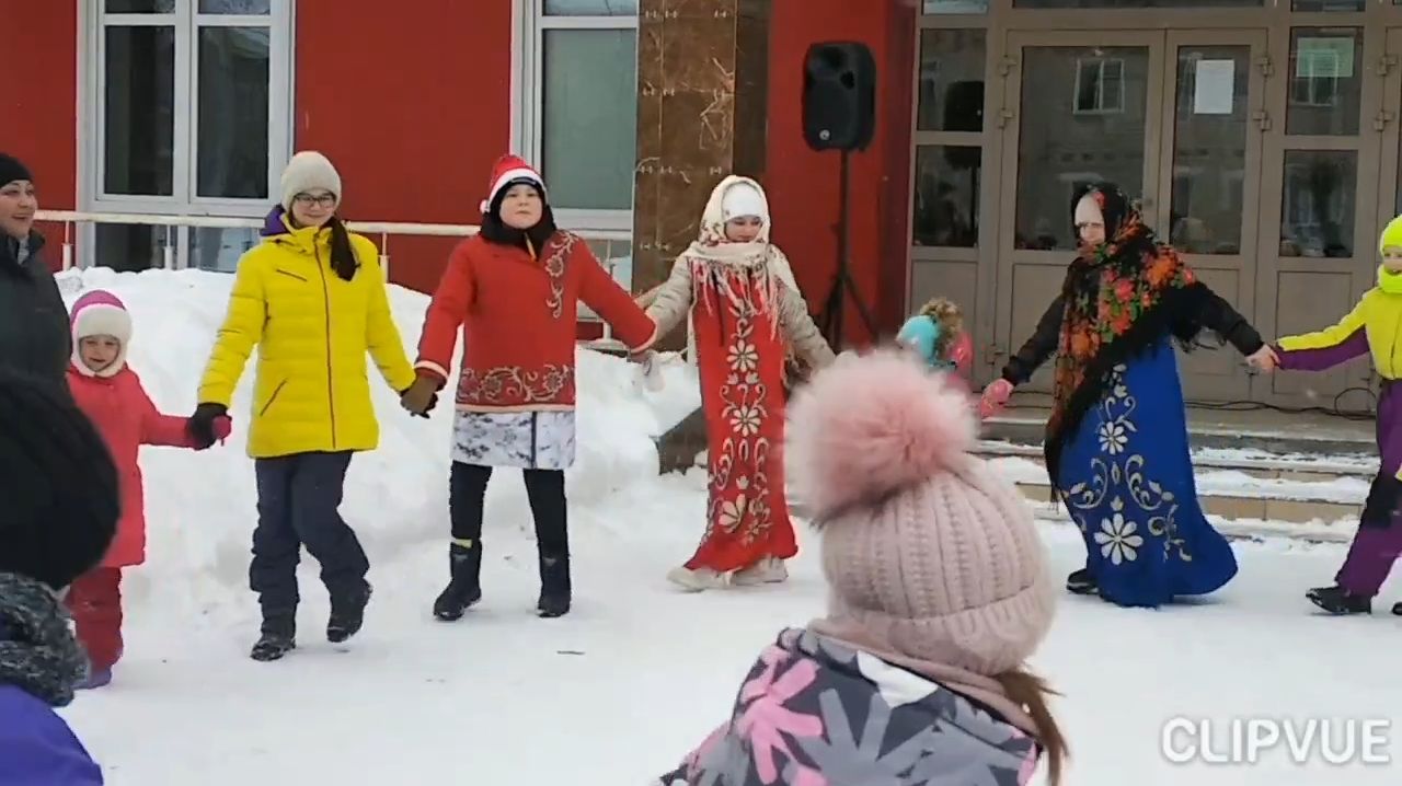 ВЫХОДИ, ЧЕСТНОЙ НАРОД, МАСЛЕНИЦА К НАМ ИДЁТ