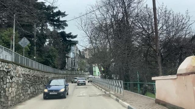 Ялта. От ул.Бирюкова по Пионерской, Красноармейской ул., до ост. Хоздвор. 06.02.2026. Крым. Crimea. смотреть онлайн