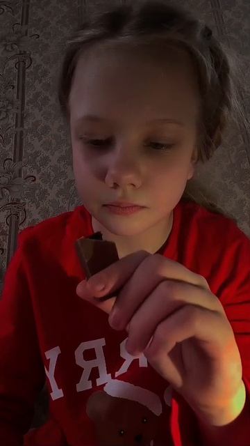 пробую необычную шоколадку 🍫❤🌺🎀🌄