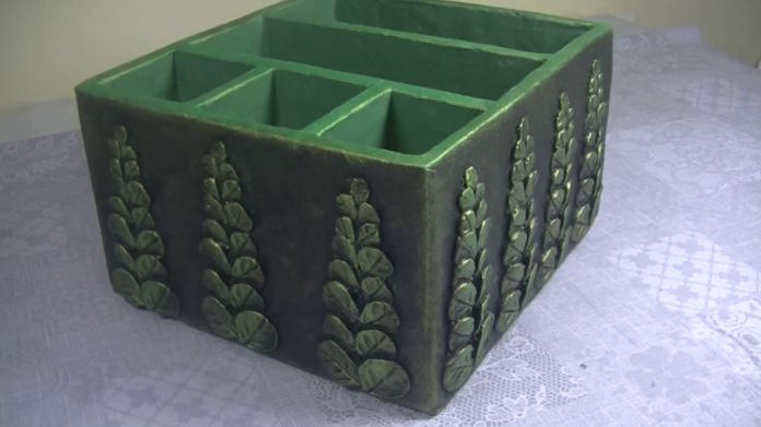 Рельефный декор коробки  бумажной глиной .