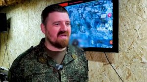 Бойцы ВС России в костюмах Дедов Морозов поздравляли жителей Димитрова