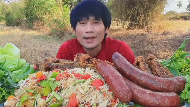 #MUKBANG Жареный сом, острый салат, колбаса из говядины и свежие овощи!ASMR ЕДА ОБЖОР МУКБАНГ ОБЕД смотреть онлайн