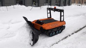 В столице Татарстана к уборке снежных завалов приспособили наземные дроны.