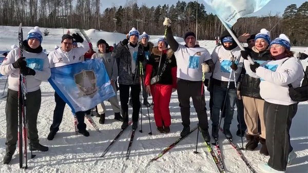 Профессионалы и любители в разных регионах страны приняли участие в гонке "Лыжня России".
