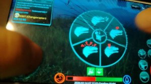 Выживают 3 минуты за цаньджуйраптора в игре the cursed dinosaur isle.