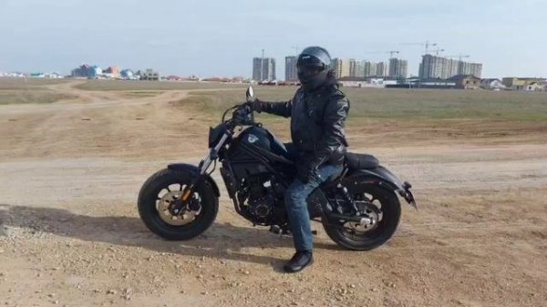 "Не пробил час" автор-исполнитель 
                               Александр Фишер.