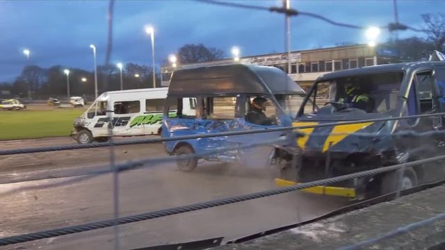 В хлам Машина и Дымок