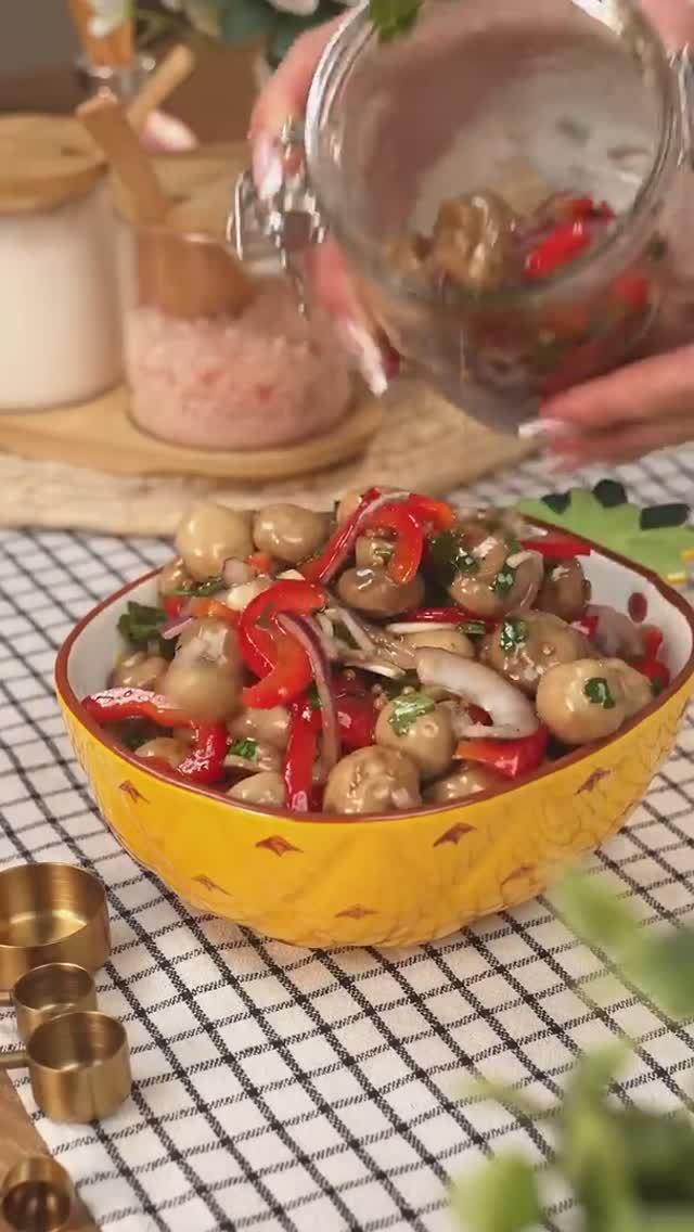 Маринованные грибочки закусочные