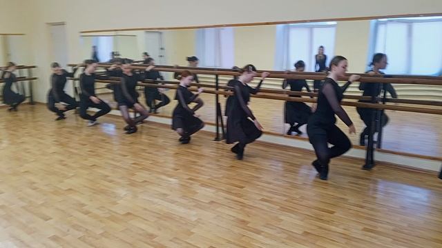 Фрагмент плие старшие классика.mp4